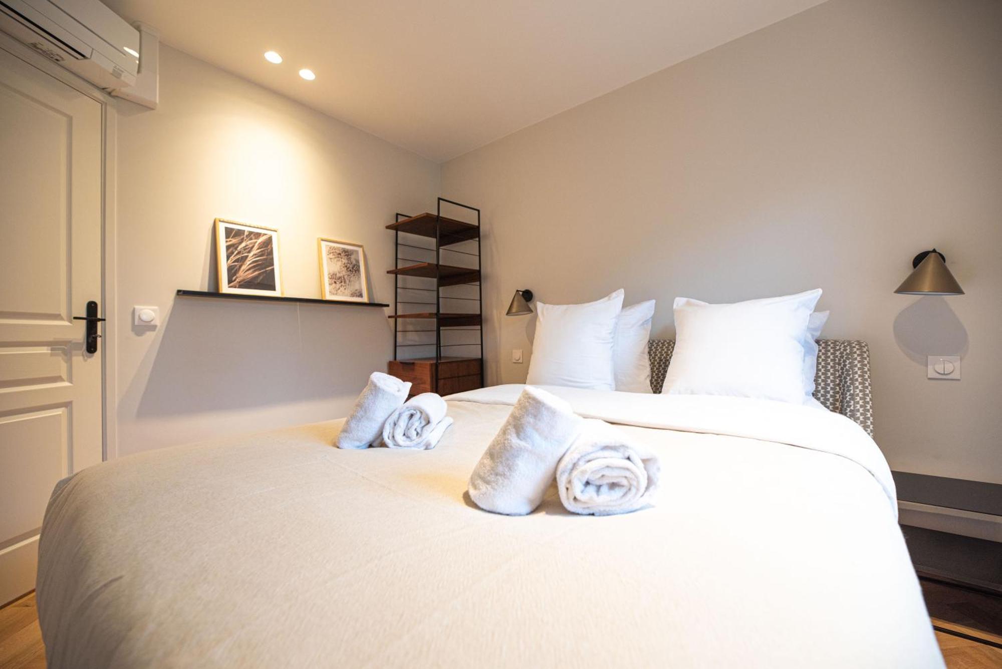 Luxury apartments in Paris Center Chambre photo