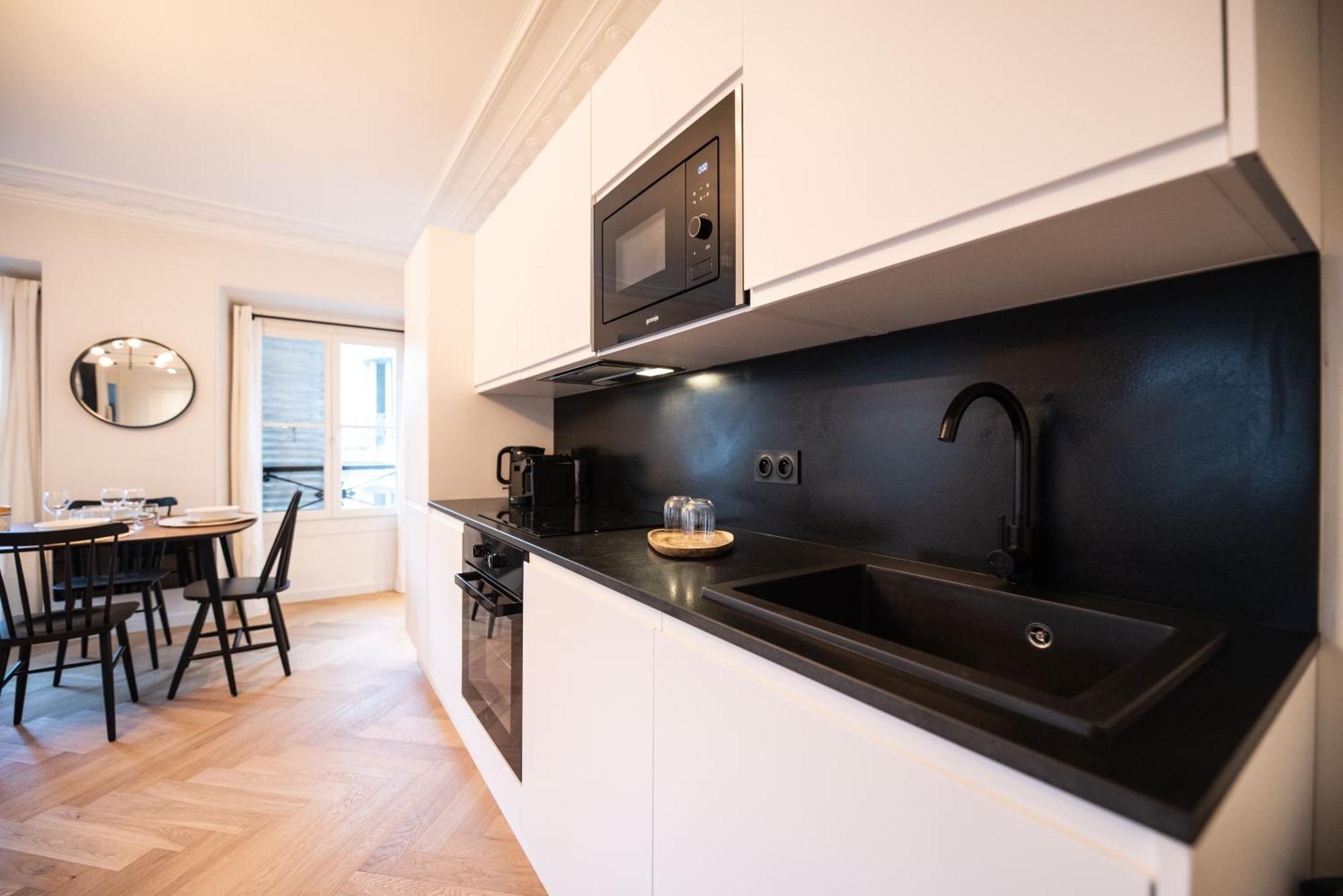 Luxury apartments in Paris Center Chambre photo