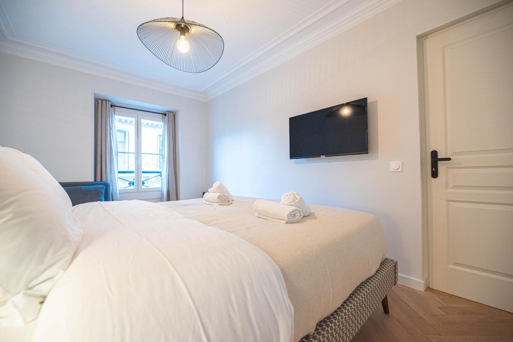 Luxury apartments in Paris Center Chambre photo