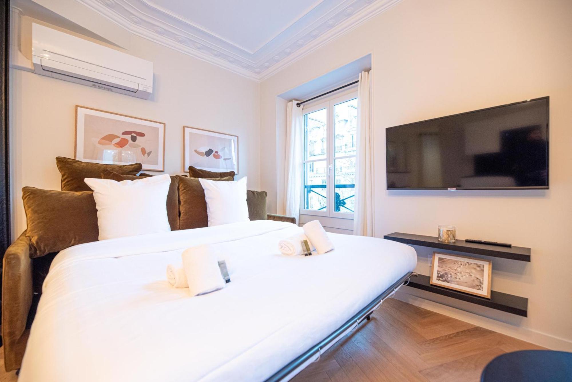Luxury apartments in Paris Center Chambre photo